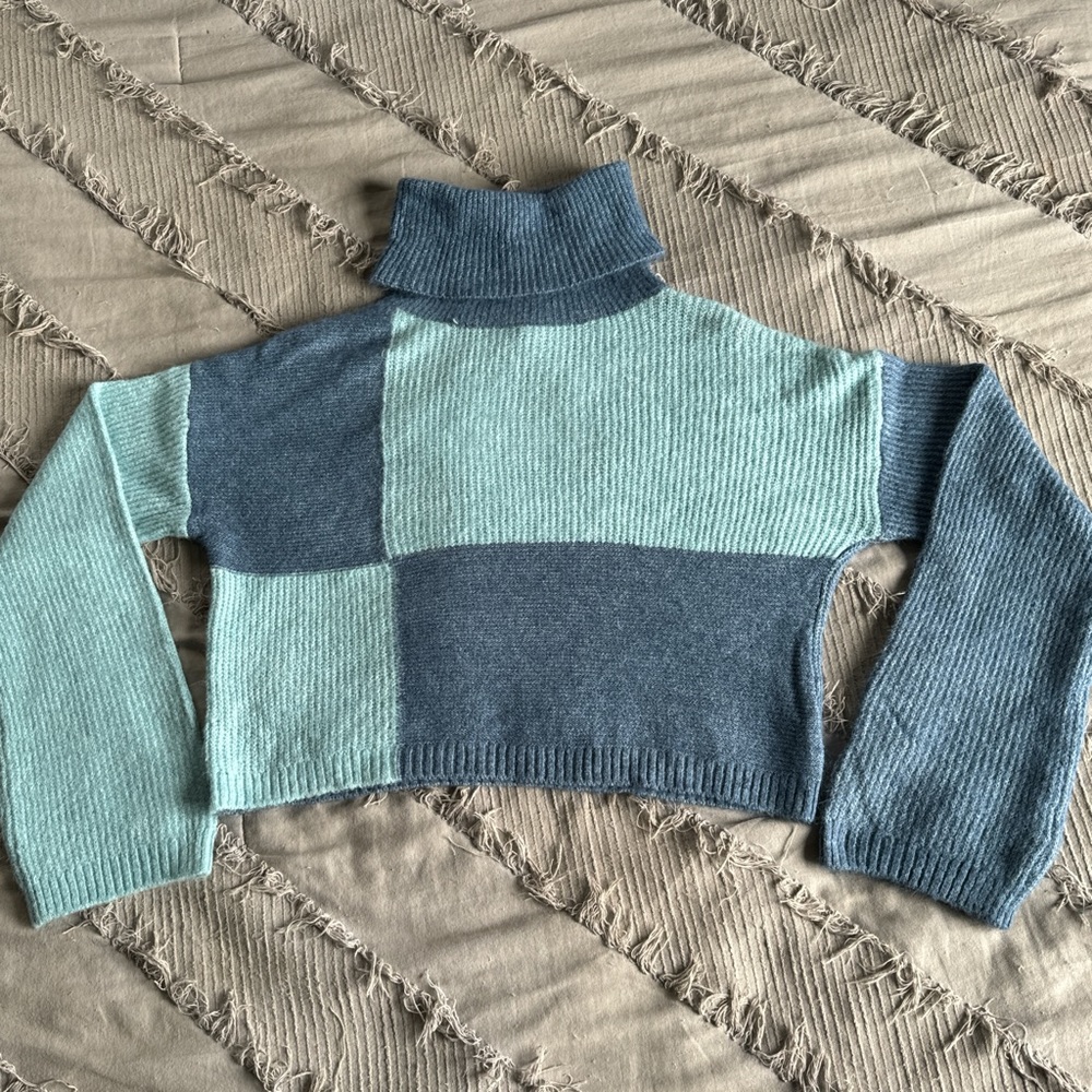 Long-sleeve Knitted Crop